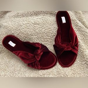 Stars Above Velvet slippers SIZE L Burgundy NEW no tag